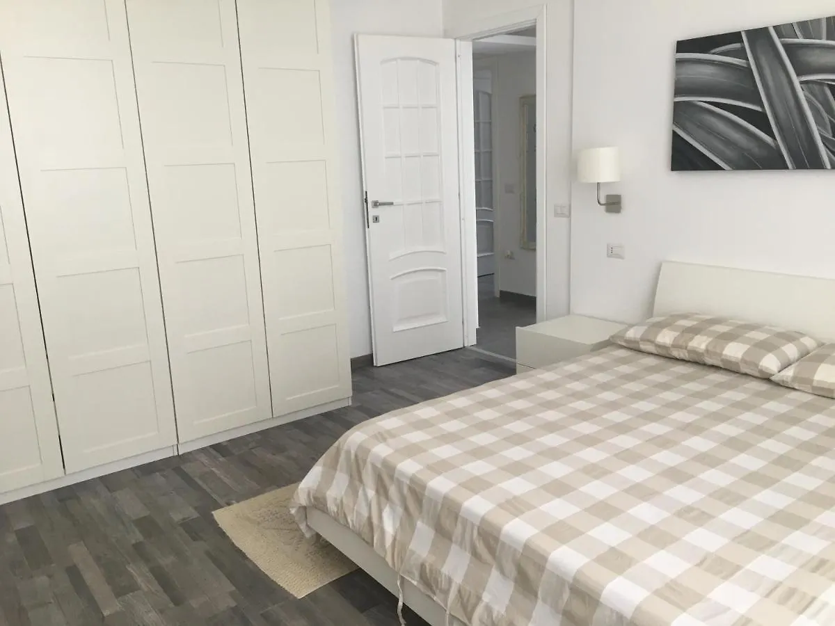 Homestay Vinile Apartment Cagliari