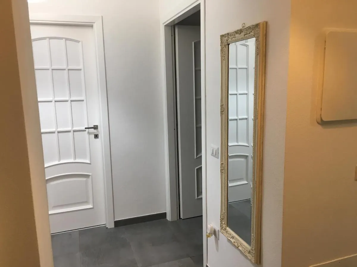 Vinile Apartment Cagliari 0*,
